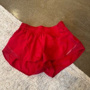 Lululemon Hotty Hot 2.5” Shorts Size 6